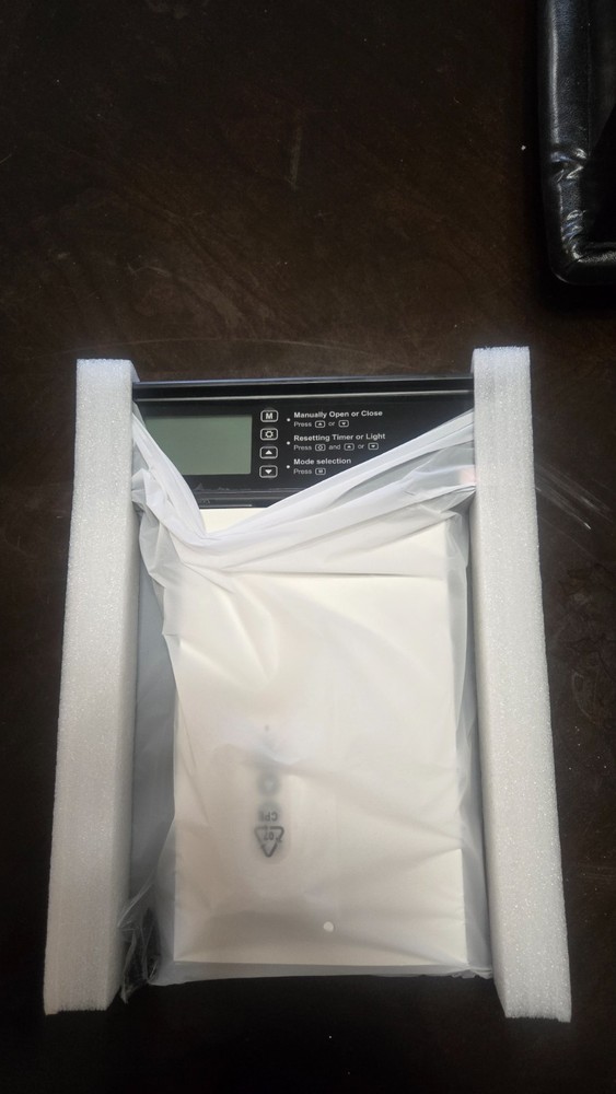 Automatic Chicken Coop Door Solar Powered Poultry Gate w/ Light Sensor/ Timer