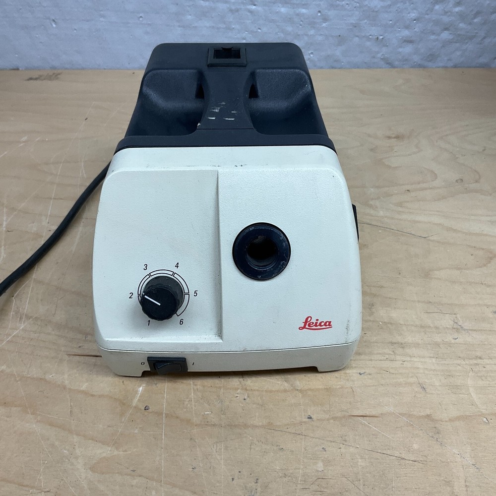 LEICA CLS 100X LIGHT SOURCE FOR SURGICAL MICROSCOPES - 30111260 Tested