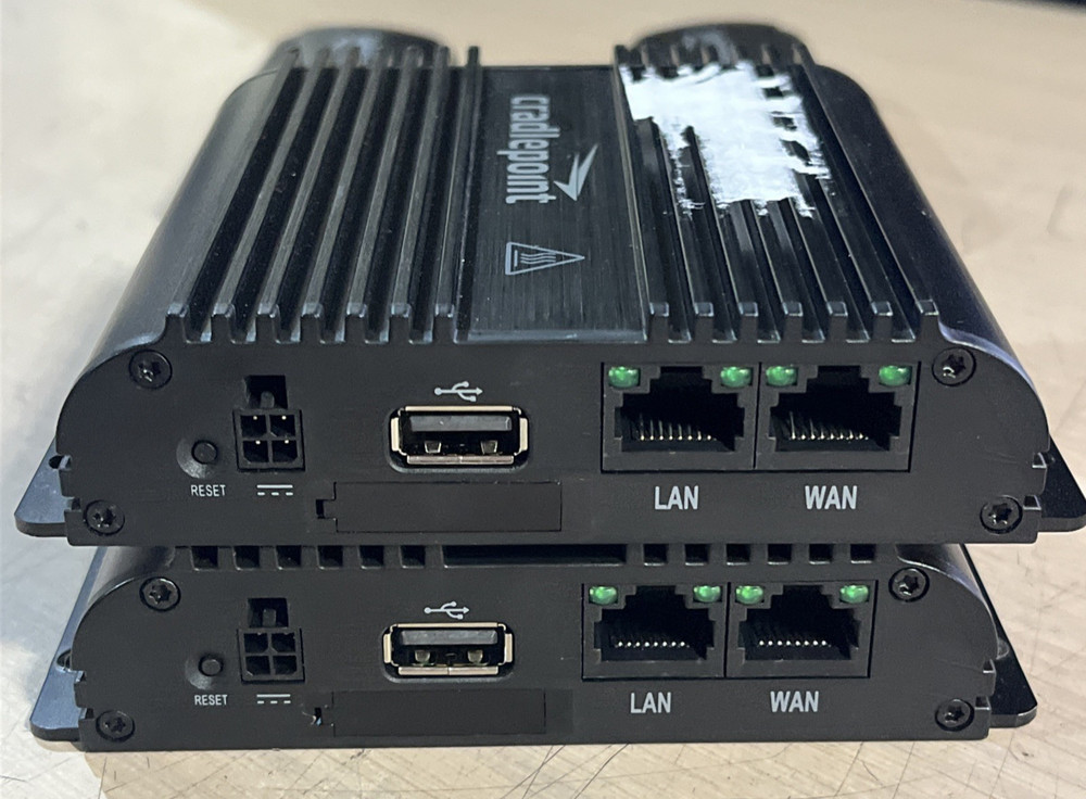 x2 CRADLEPOINT IBR650B-LP4 ROUTER