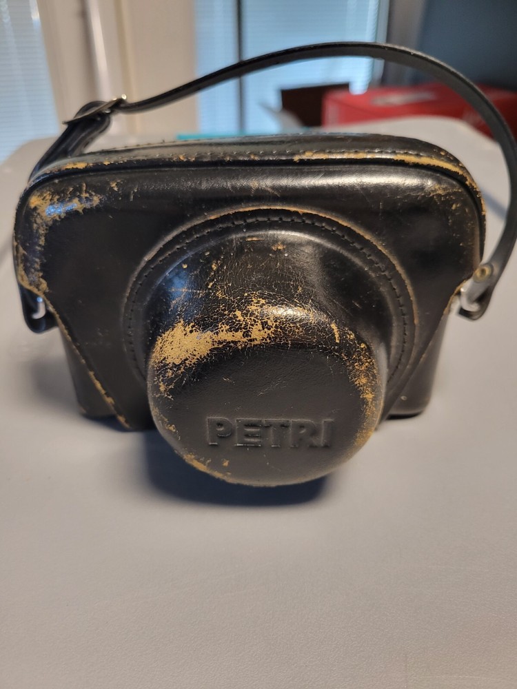 Petri 7.5 Camera In Leather Case Untested!