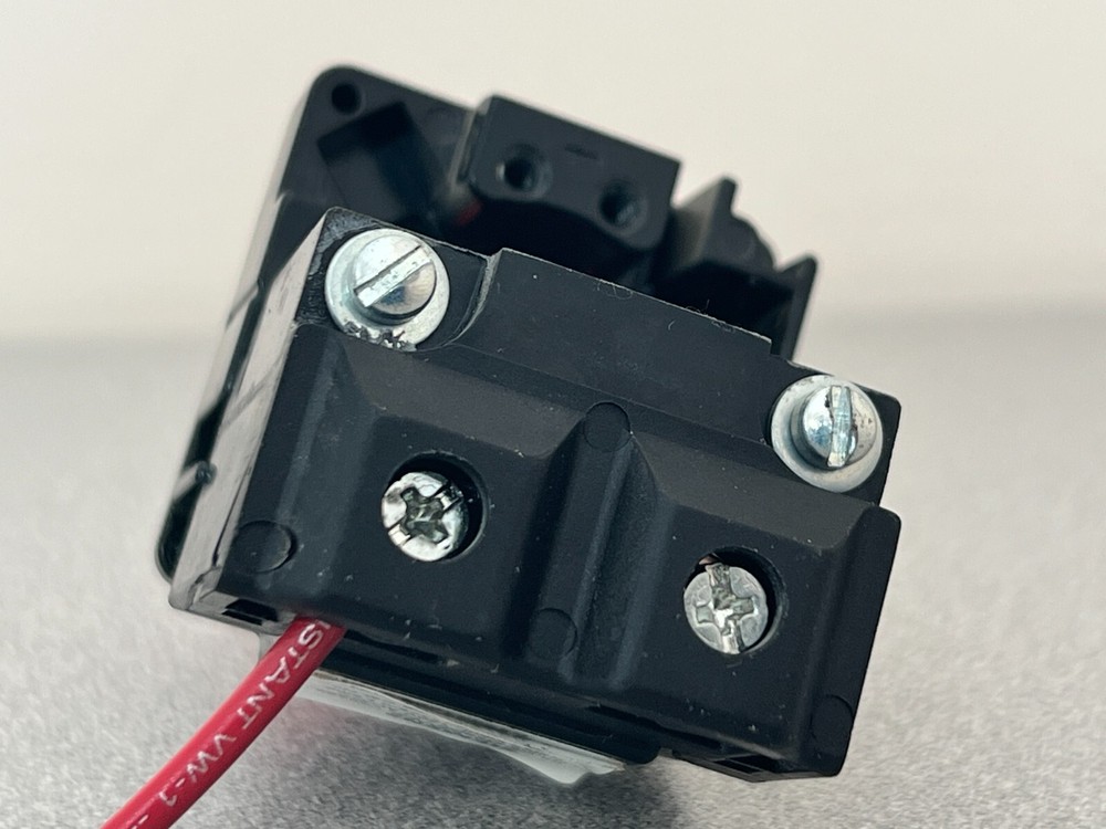 Siemens 52BL4E2 BlackMax Pilot Light-30mm Red Indicator-120V AC/DC-NEMA 4X