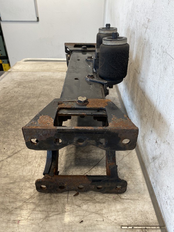 2006 Peterbilt 379 Cab Mount (630-10955)