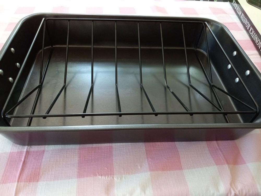 LARGE NONSTICK RECTANGULAR ROASTING PAN WITH V-SHAPE RACK In BOX