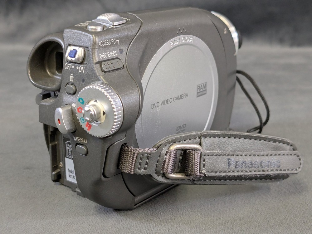 Untested Panasonic VDR-D150 DVD Camcorder Multi-Format 30x Optical Zoom
