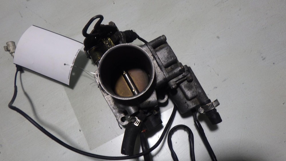 90 MAZDA B-2600 Throttle Body