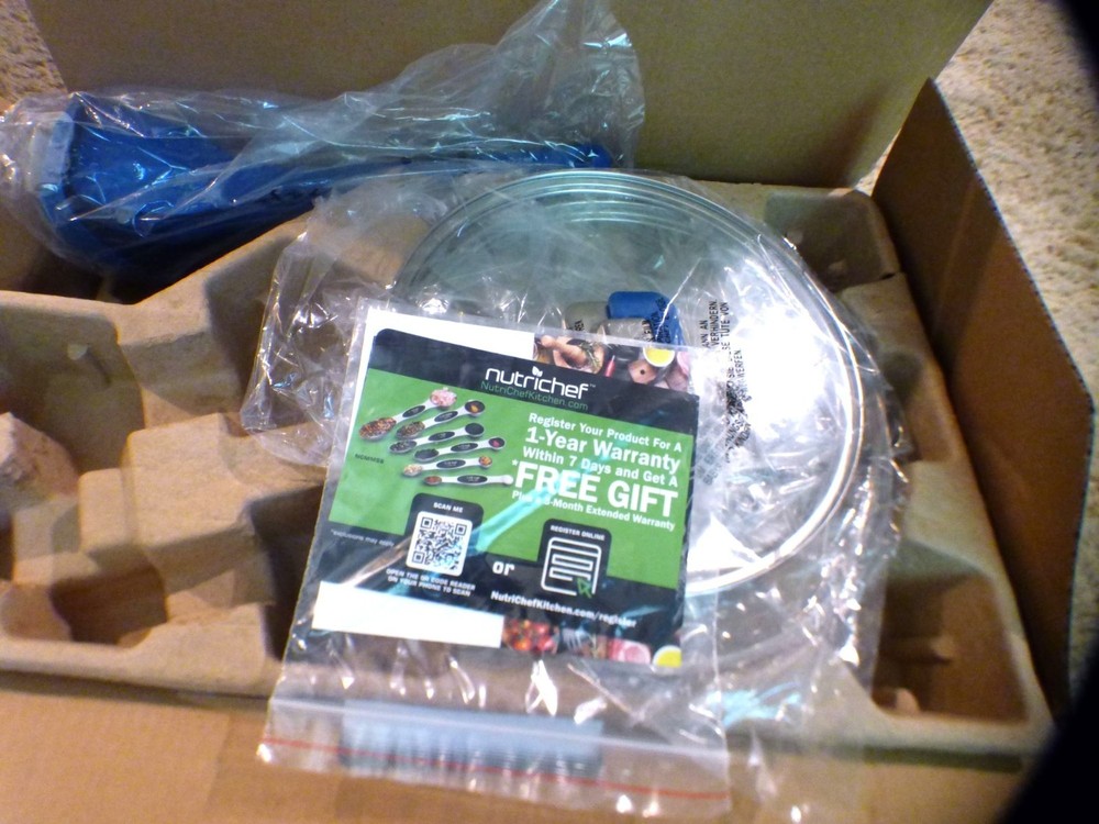 NutriChef Kitchenware 17-pc Non-Stick Space Saving Cookware Set, Blue