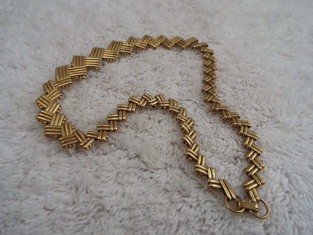 Goldtone Link Necklace (A25)