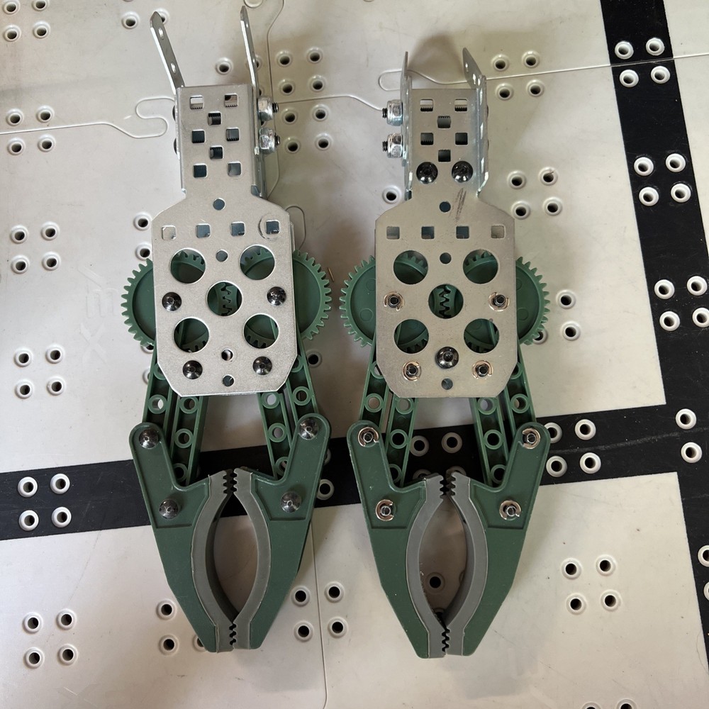 Vex Claw Kit (2)  276-2212  USED