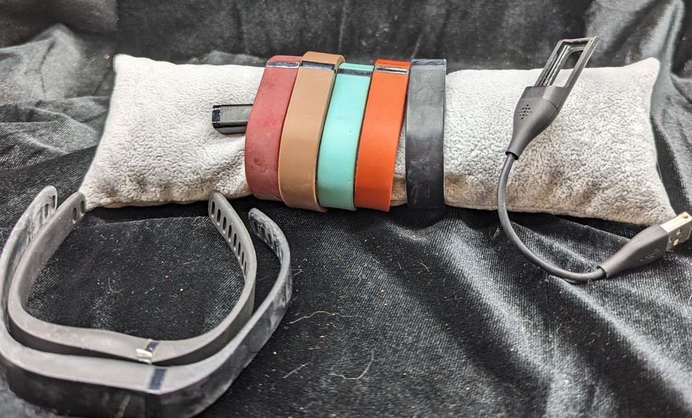 Fitbit FB401BK Tested + 7 Flex Activity Tracker Wristbands & Charger 26.2.7-10