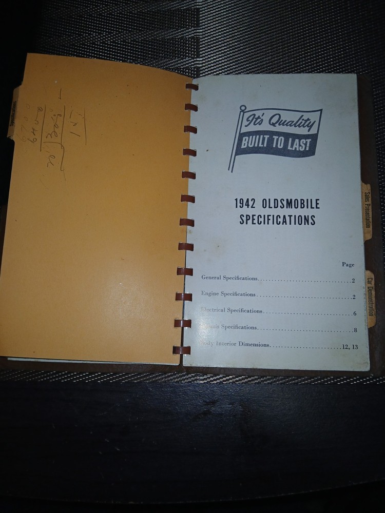 1942 Oldsmobile Reference Book "It's Quality Built to Last"