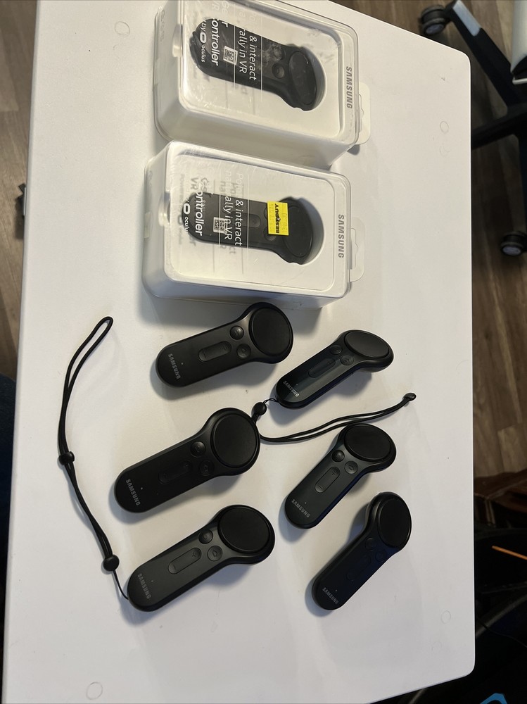 Samsung ET-YO324BBEGUS Gear VR Controller - Black