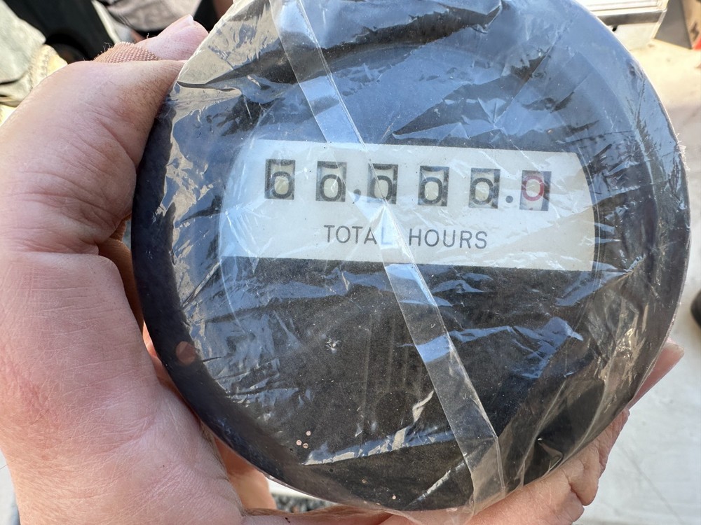 Electromechanical Total Hours Meter