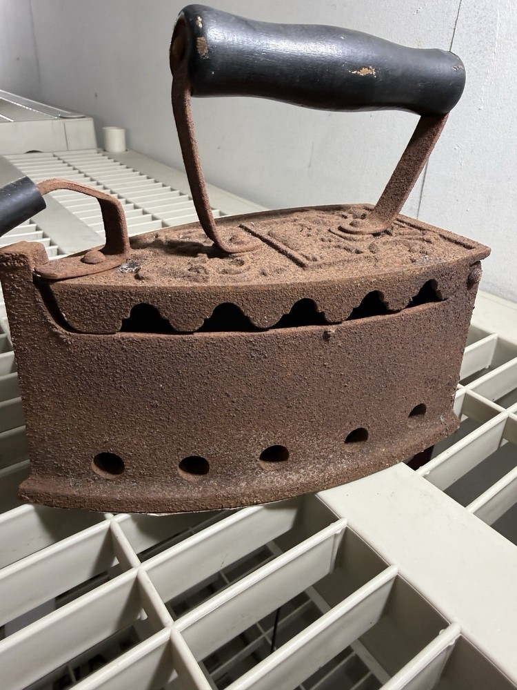 Antique Cast-Iron Charcoal Iron ￼
