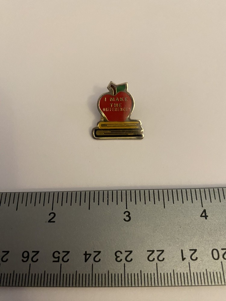 I Make The Difference Teacher Pin Back Button P163