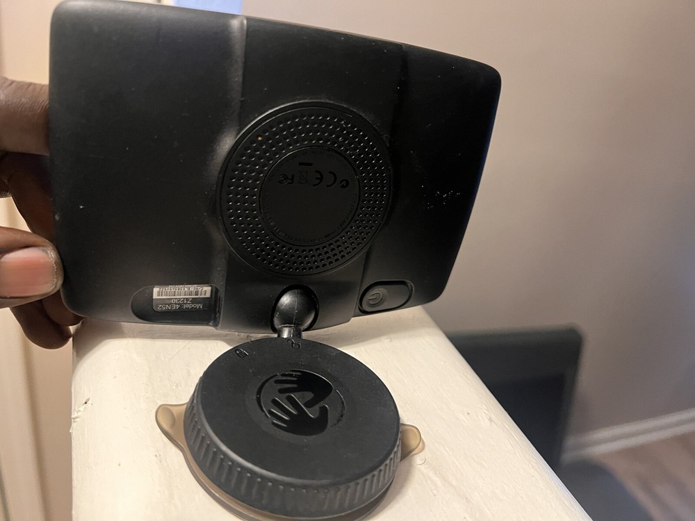 TomTom 4EN52 Z1230 5'' Touch Screen GPS w/Adaptor Tested Working