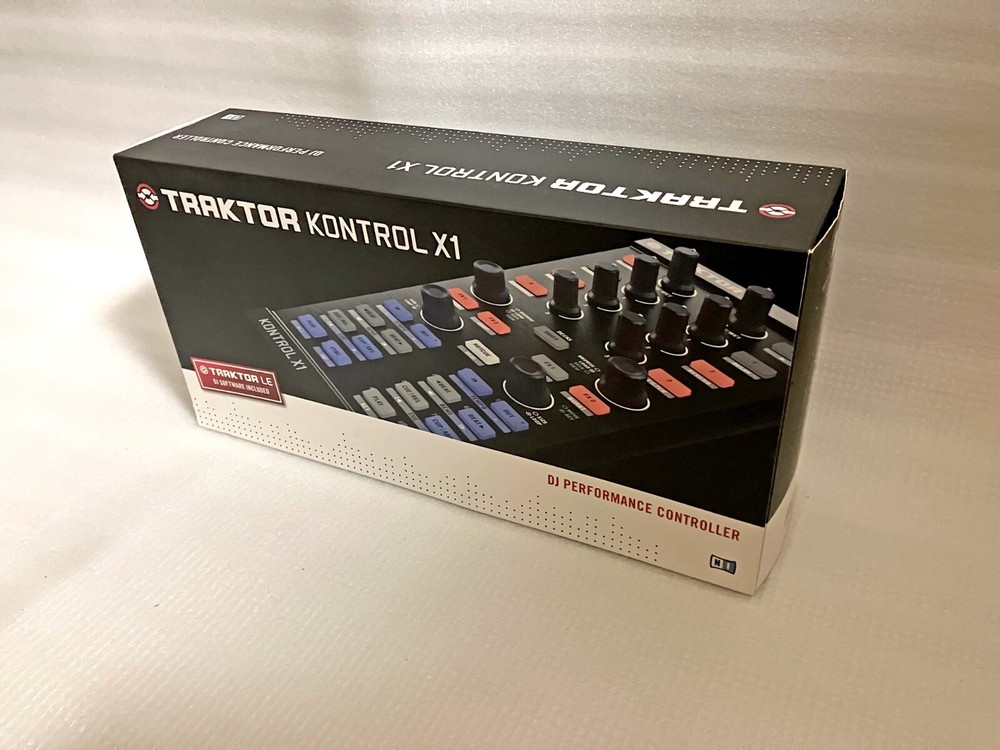 Native Instruments TRAKTOR KONTROL X1 MK1 Decks & Effects DJ Controller