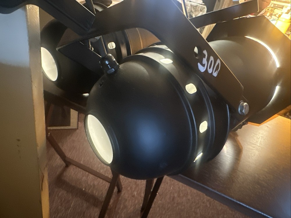 Two Tie 300 Watts Projector Lights