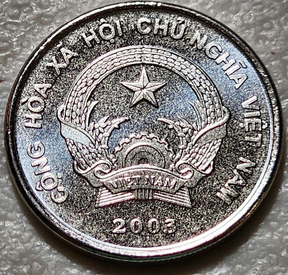 Vietnam 500 Dong 2003 BU from Original Mint Roll