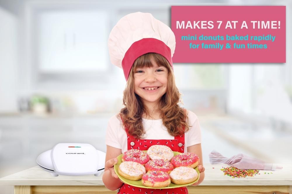 Courant Mini 7 Donuts Maker, Cool Touch housing, 750W, Non-stick Surface- Red