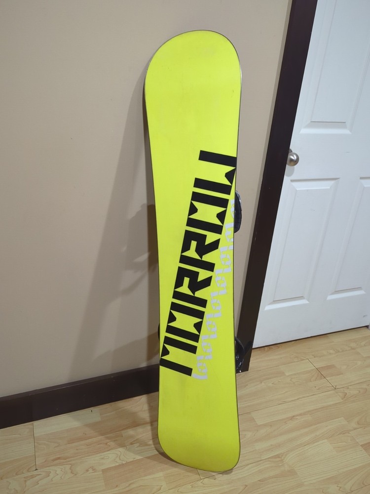 Morrow snowboard 138cm with rossignol bindings size Small.