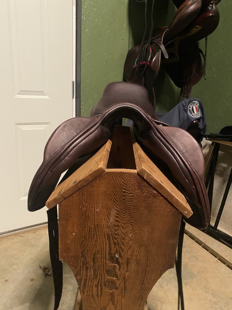 Dover circuit monoflap saddle