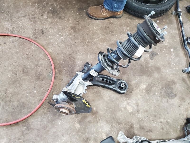 (LOCAL PICKUP ONLY) Driver Front Knee Without Electronically Controlled Fits 15-