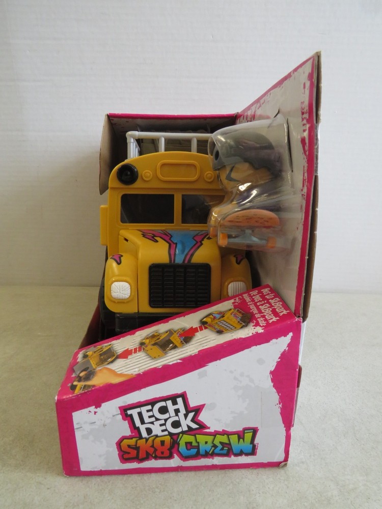MIB Tech Deck SK8 CREW Ultra SK8 Bus Playset Spinmaster