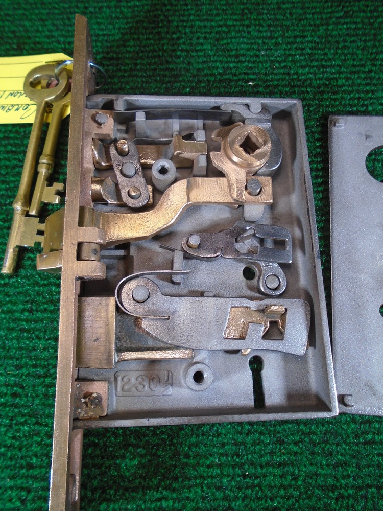 ONE CORBIN CEYLON 1230 1/2 ENTRY MORTISE LOCK w/ BOTH KEYS! (40490)