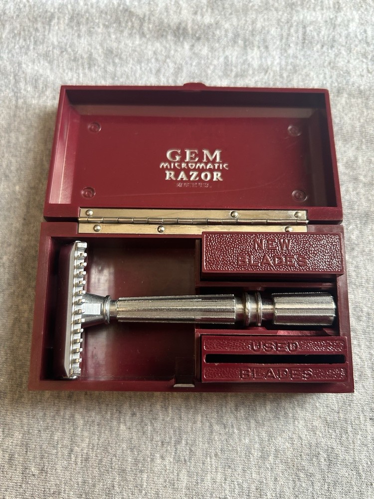 1930s Gem Micromatic Open Comb Razor Bakelite Case TTO 2nd Generation W/Dimples