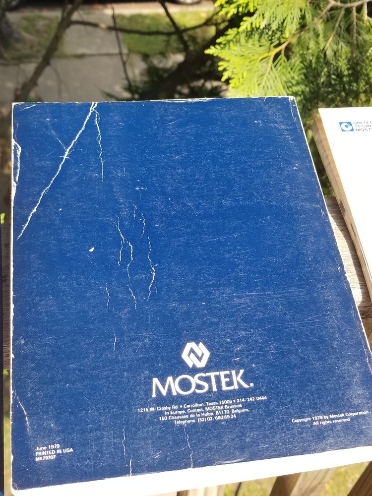 4 VINTAGE MOSTEK MICROELECTRONICS BOOKS MEMORY DATA 1979 MICROCOMPUTER 1984, '85