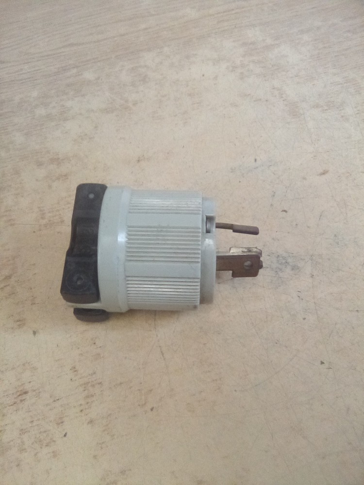 Arrow Hart 20A 125/250V Turn And Pull Plug