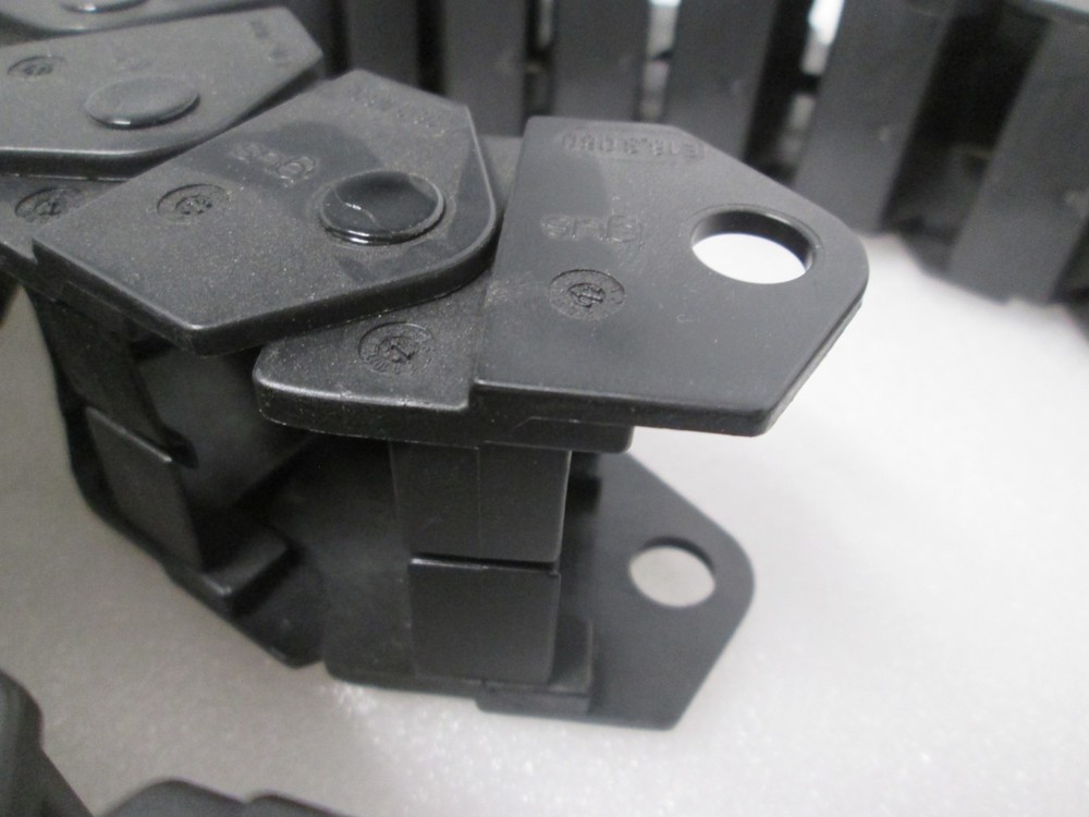 Igus, E16.3.060 (47 Pieces) Energy Chain System, Used