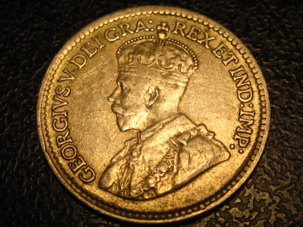 1917 Canadian Five Cent 92% Silver Piece AU
