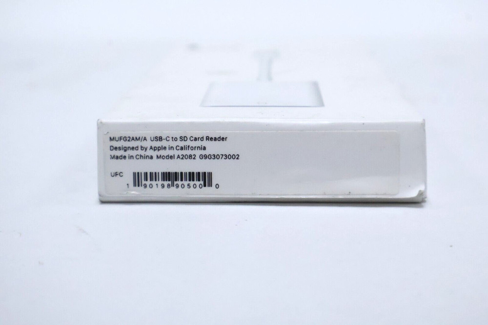 Apple A2082 USB-C to SD Card Reader MUFG2AM/A