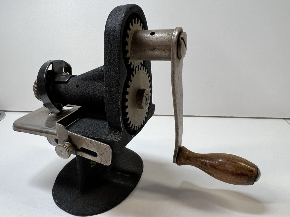 Singer Vintage Sewing Hand Crank Pinker Pinking Cast Iron Cutter Untested