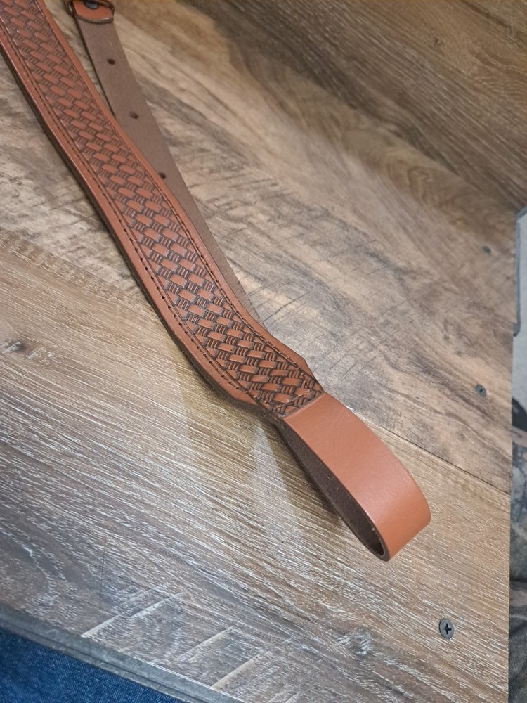 AA&E Leather Cobra Sling With Swivels