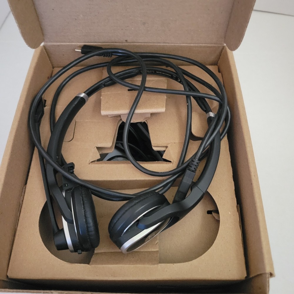 Plantronics Focus UC B825 with carrying case