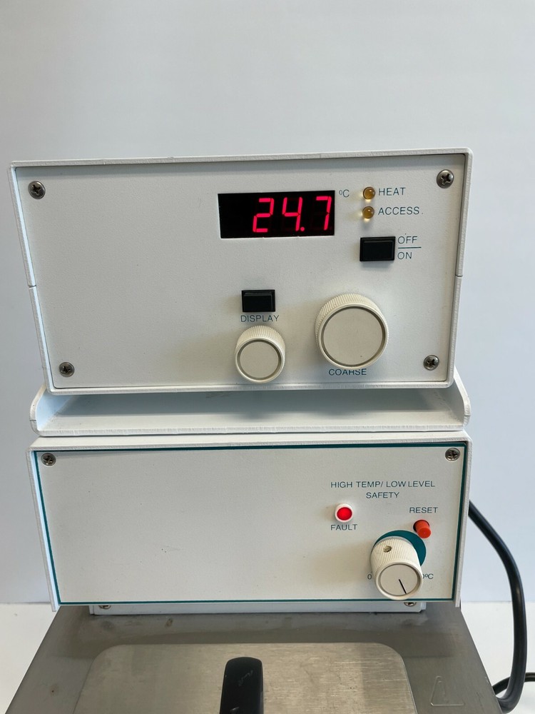 F9: Neslab RTE-100 Bath Circulator with Temperature Controller - Read Condition