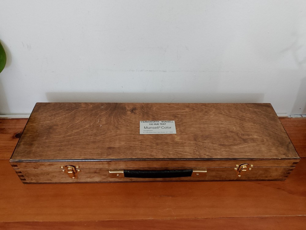 Farnsworth-Munsell 100 Hue Test