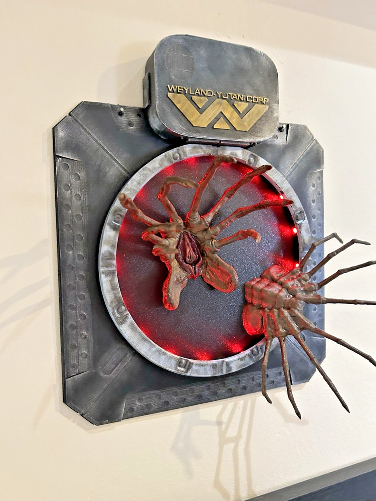 Alien Facehuggers Vent Wall Hanger LED Remote Control 16 Colour