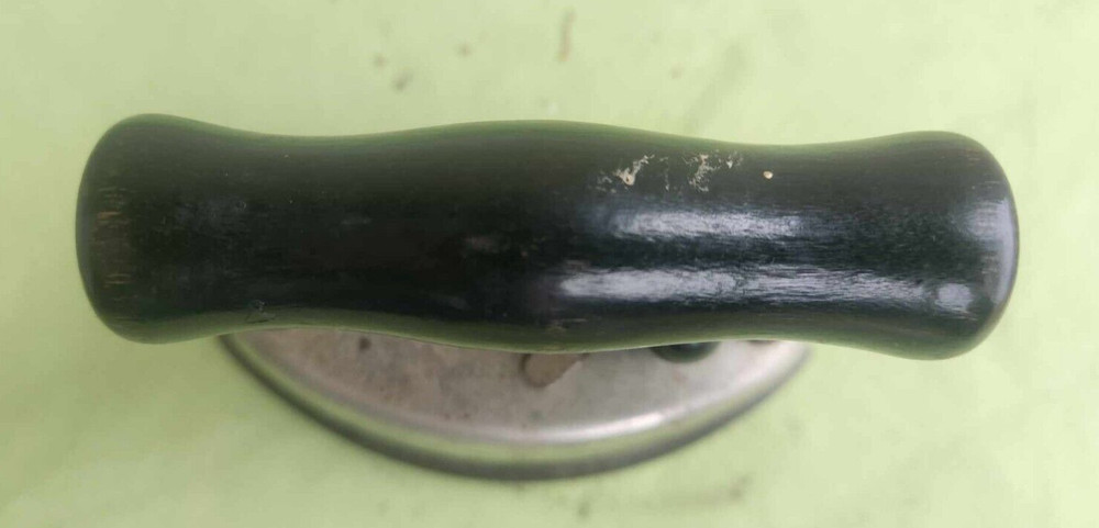 Small Dover Sad Iron. No. 822