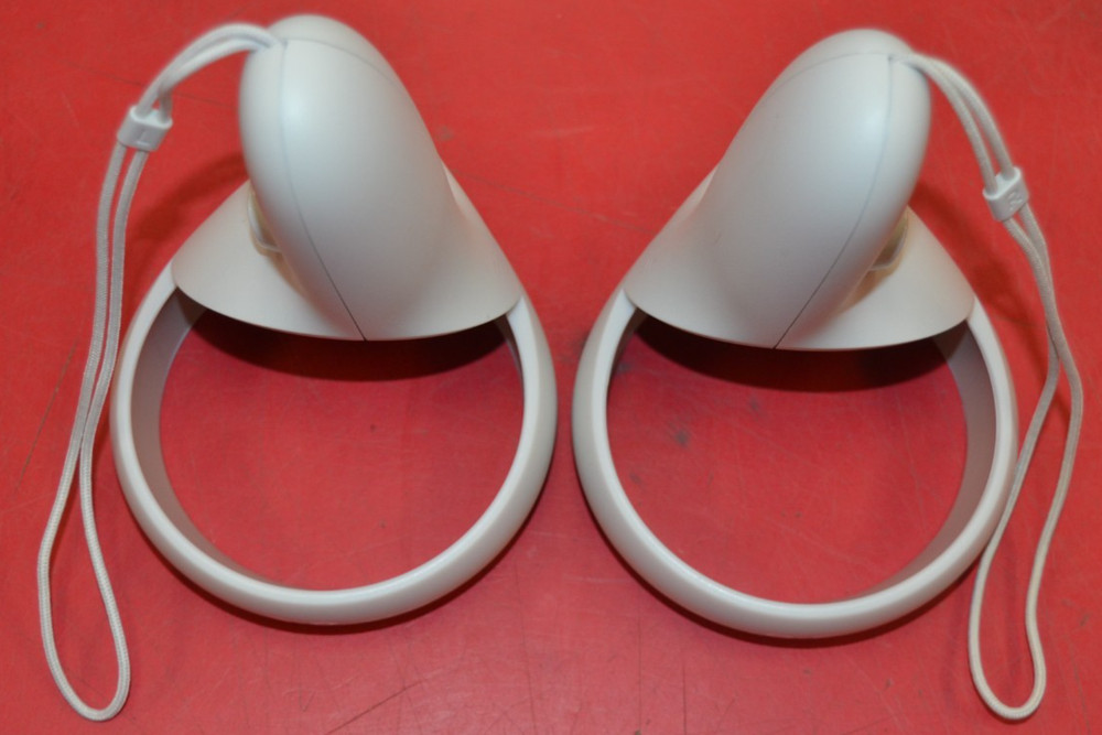 GENUINE Oculus Meta Quest 2 VR Controllers - Left &Right Controllers ONLY *USED*