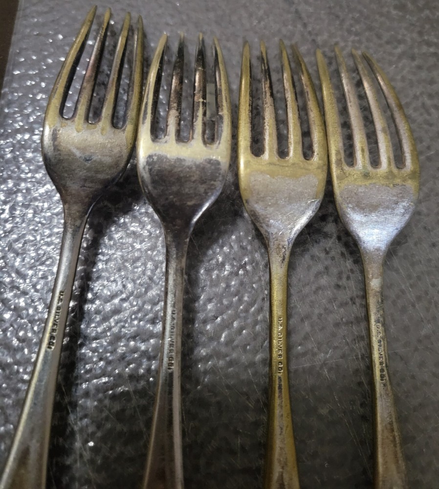 US Silver Co 8 Forks 7" Unknown Pattern