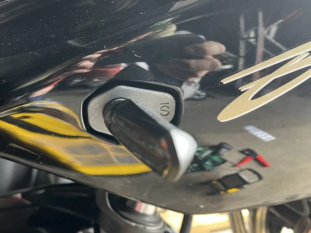 Suzuki GSF Bandit indicator adapters