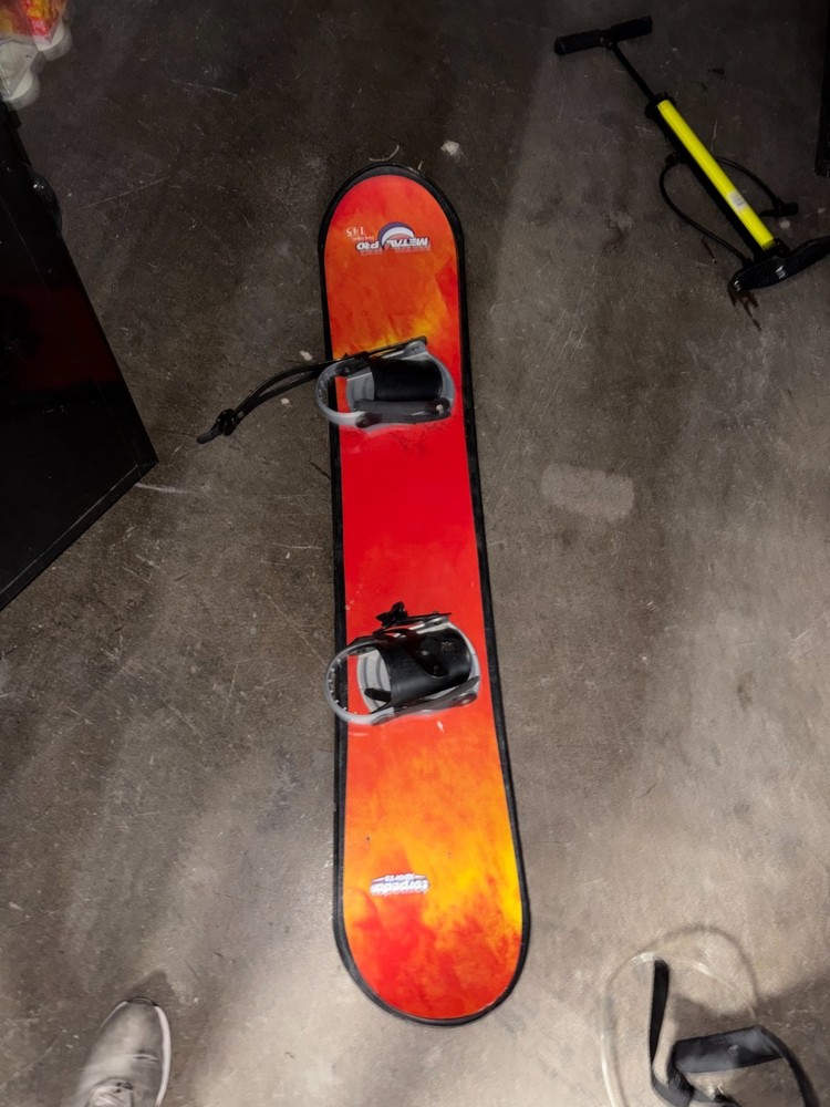 Morrow Pro 145 Snowboard w/ Bindings