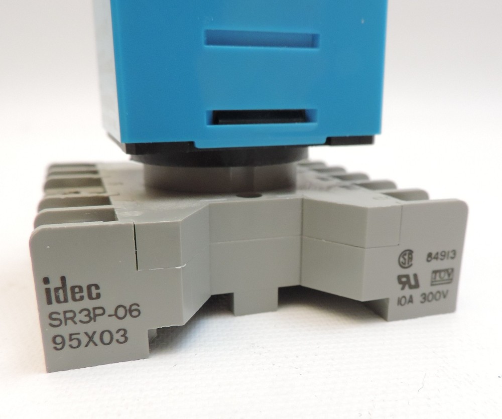 IDEC RTE-P2AF20 Analog Timer & Surface Mount Socket