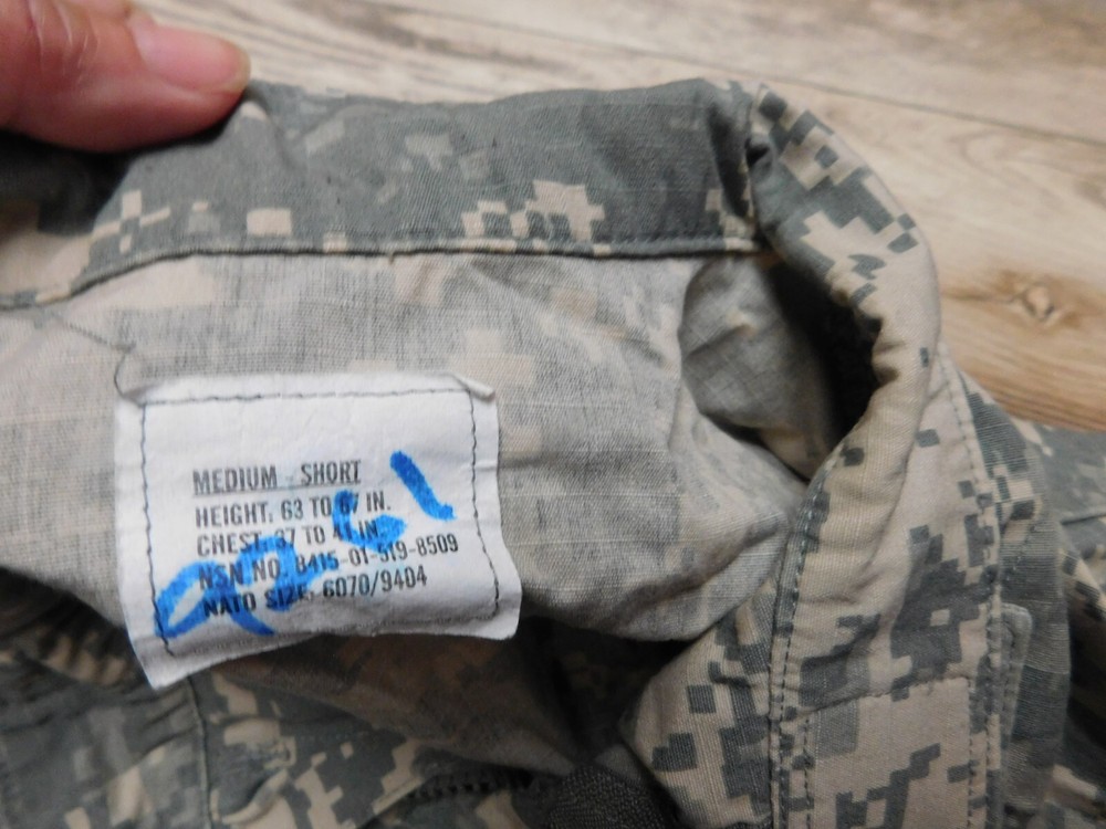 US ARMY ACU TOP COAT SIZE MEDIUM- SHORT