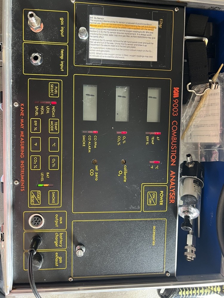Kane-May 9003 Combustion Analyzer W/case