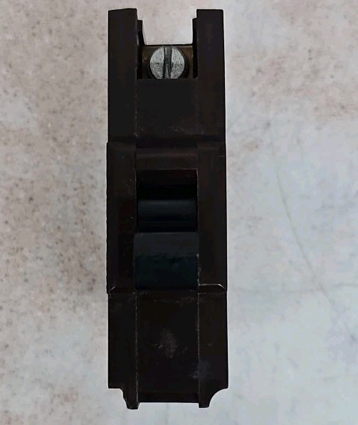 FEDERAL PACIFIC 1 POLE 15 AMP NA115 (THICK) Chipped