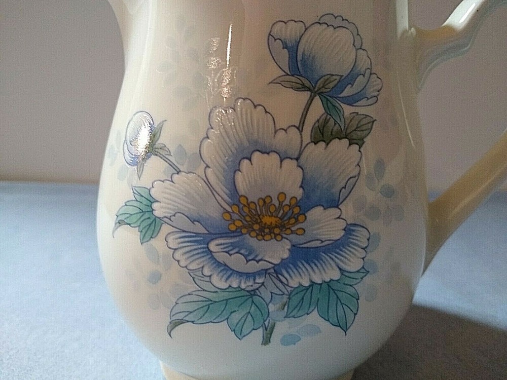 Noritake Peonytime creamer